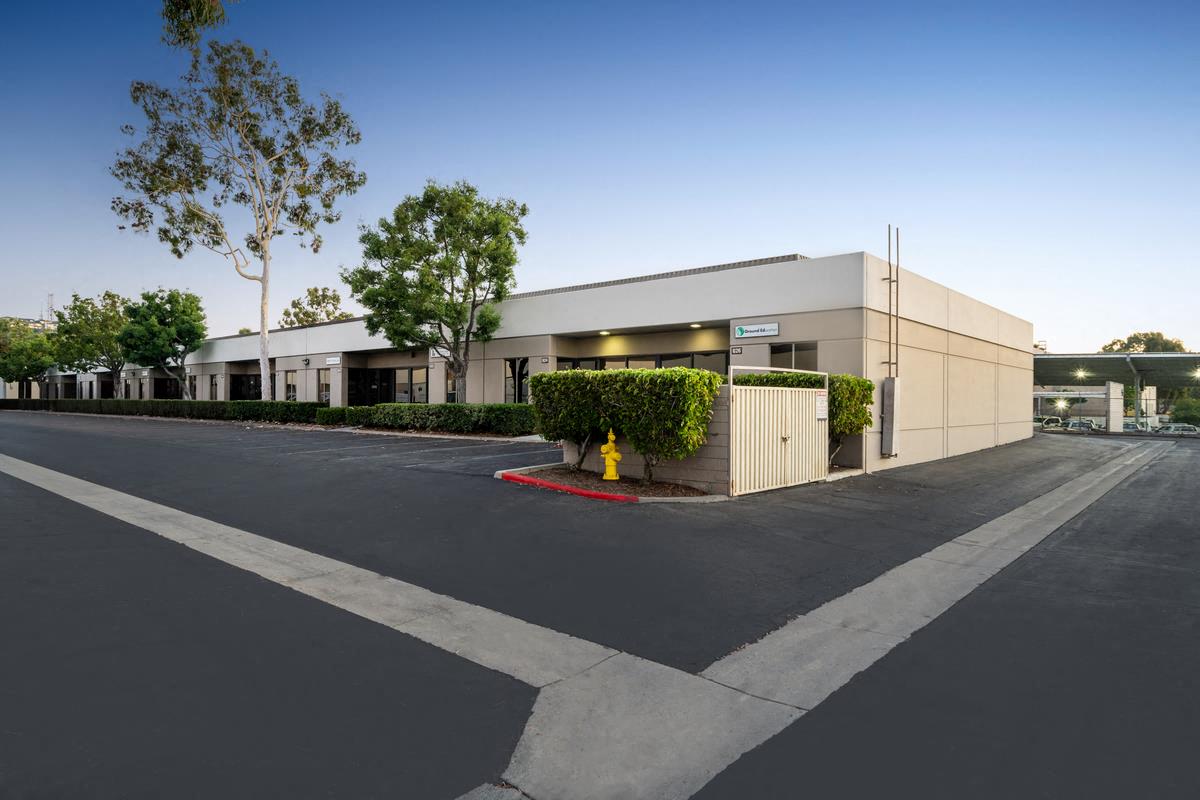 1,067 SF Office Space in Signal Hill, CA Photo